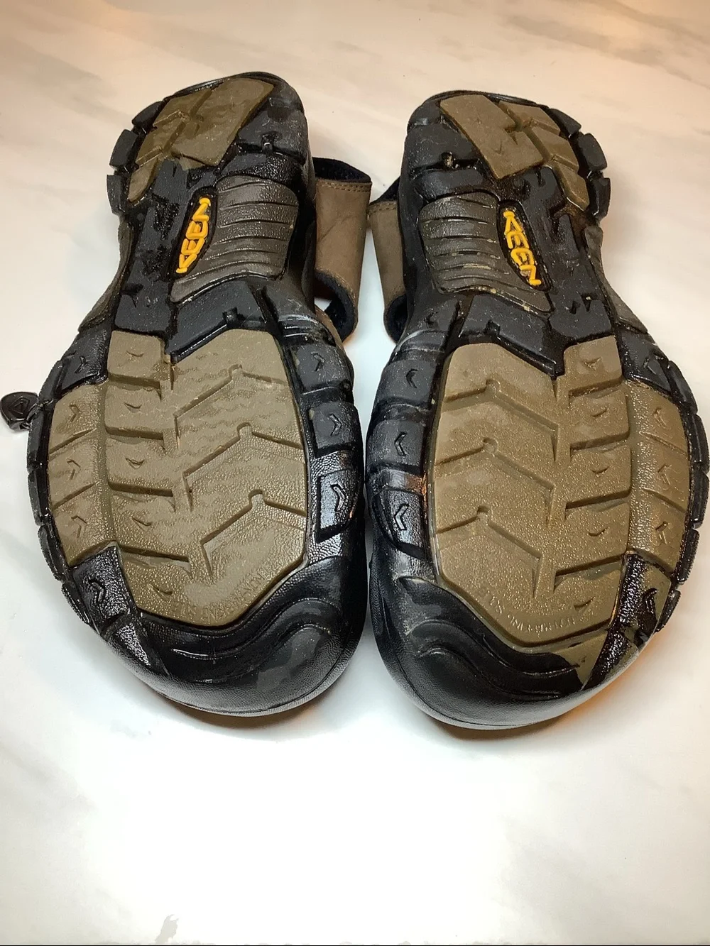 Keen Men’s Newport H2 SZ 9 Sandal Water Hiking Closed Toe